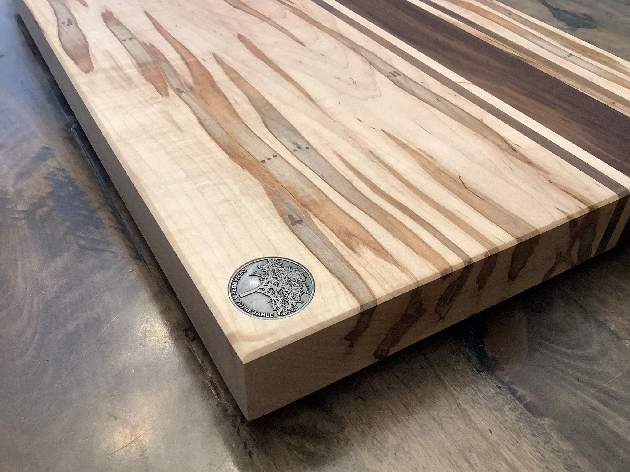 Lot de 18 planches à découper en érable, noyer, cerisier Lot de 18 planches à découper en érable, noyer, cerisier
