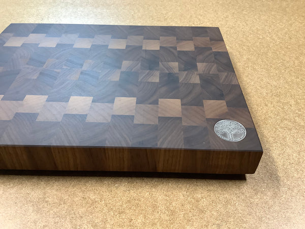 End grain cutting board (Walnut) PEG05
